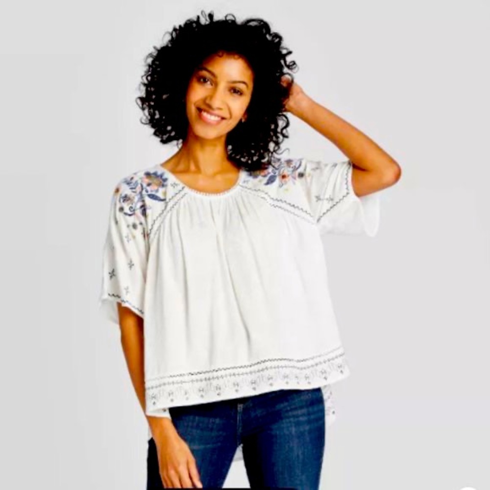 🌟Airy White Embroidered Blouse - M🌟